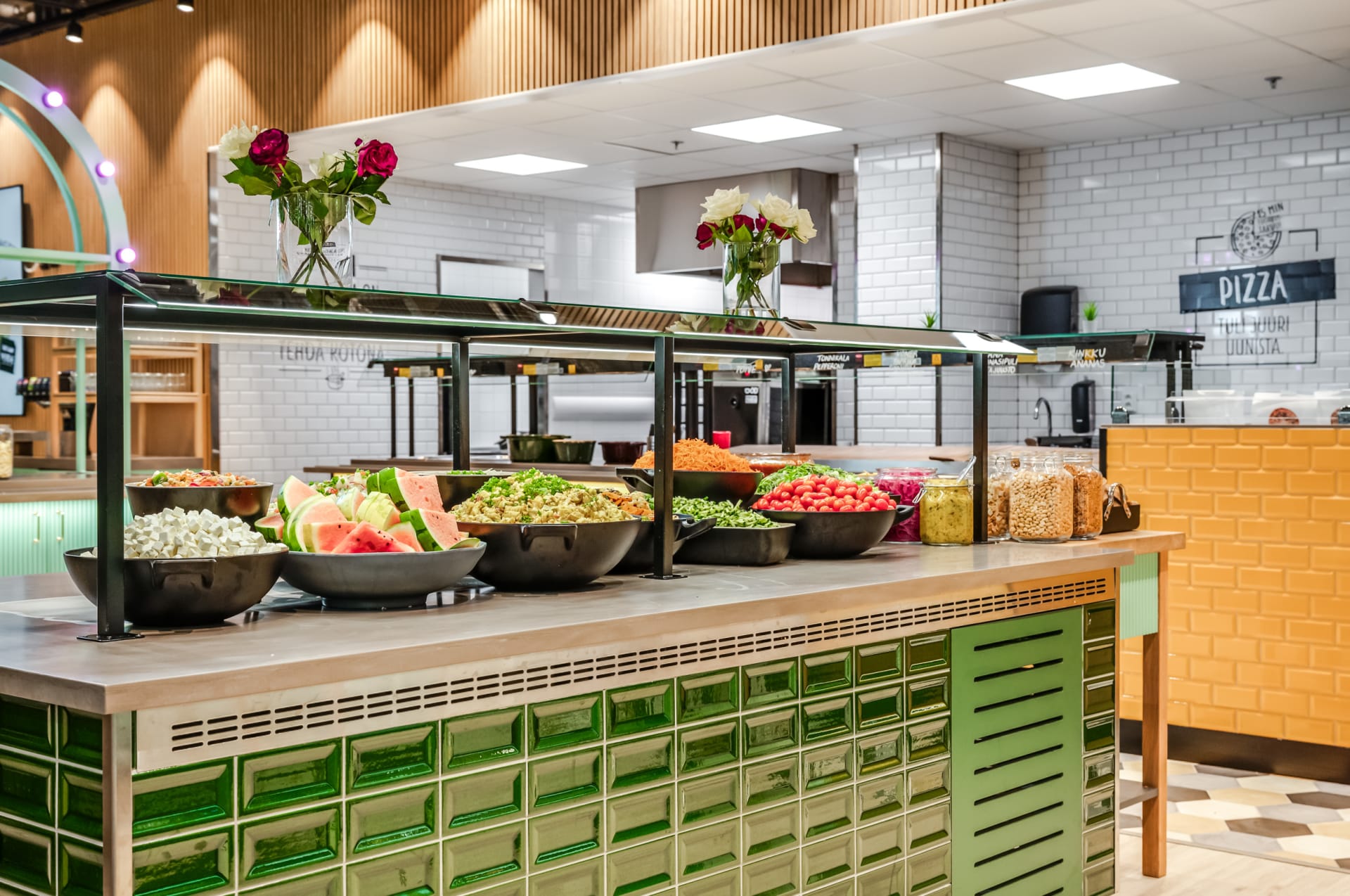 Pizza&Buffa salad table