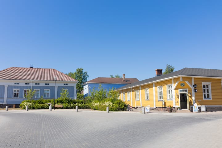 Koe Utuan ja Langin Kauppahuoneen muodostama uniikki käyntikohde Raahen vanhassa kaupungissa.