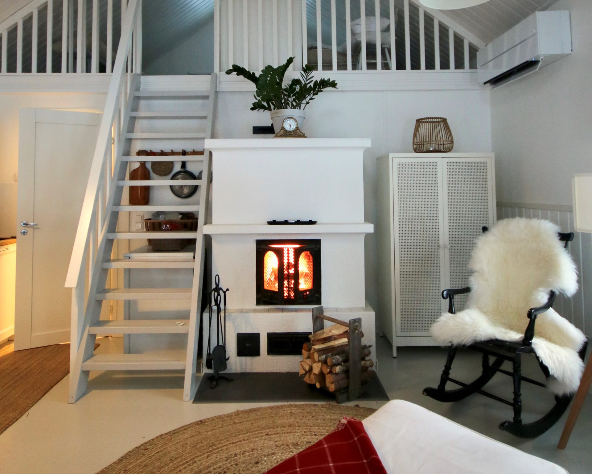 It is cozy and safe in Beach House all year around.