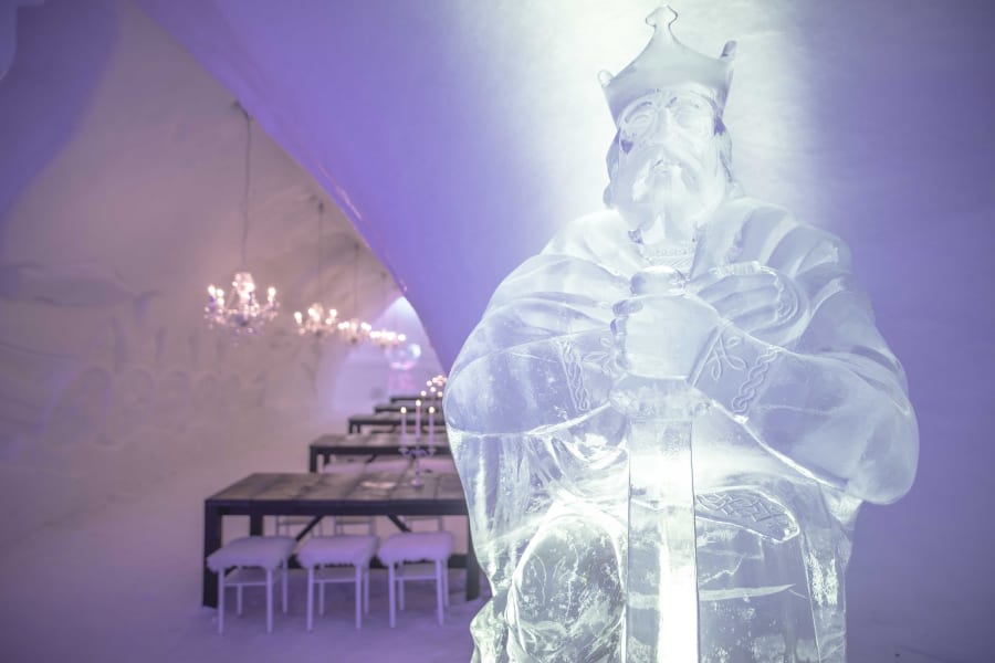 Ice sculpting in Snow restaurant in Snowman World