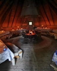 Savusauna Kaitlammen rannalla Nuuksion kansallispuistossa