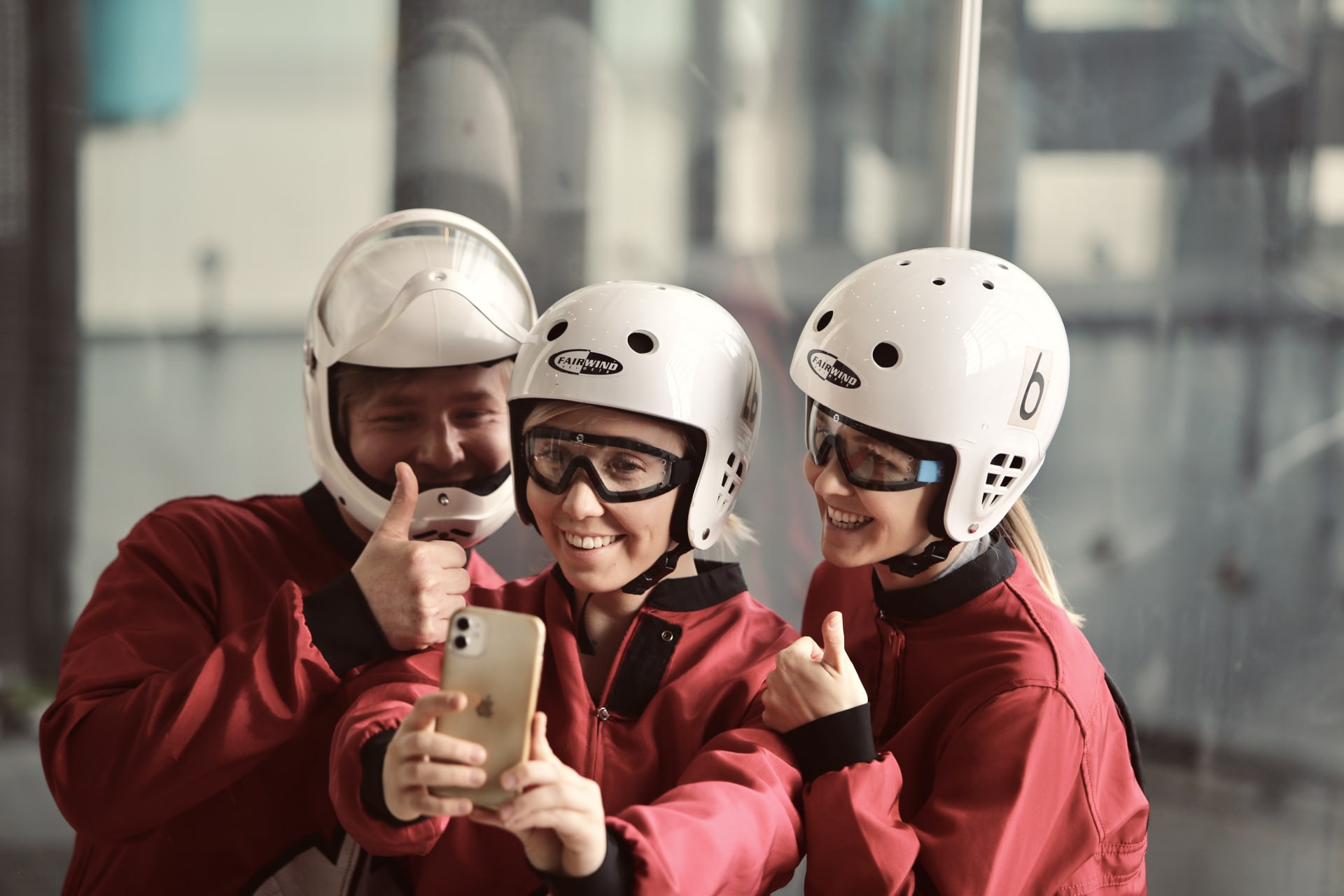 Take your friends and fly as a group