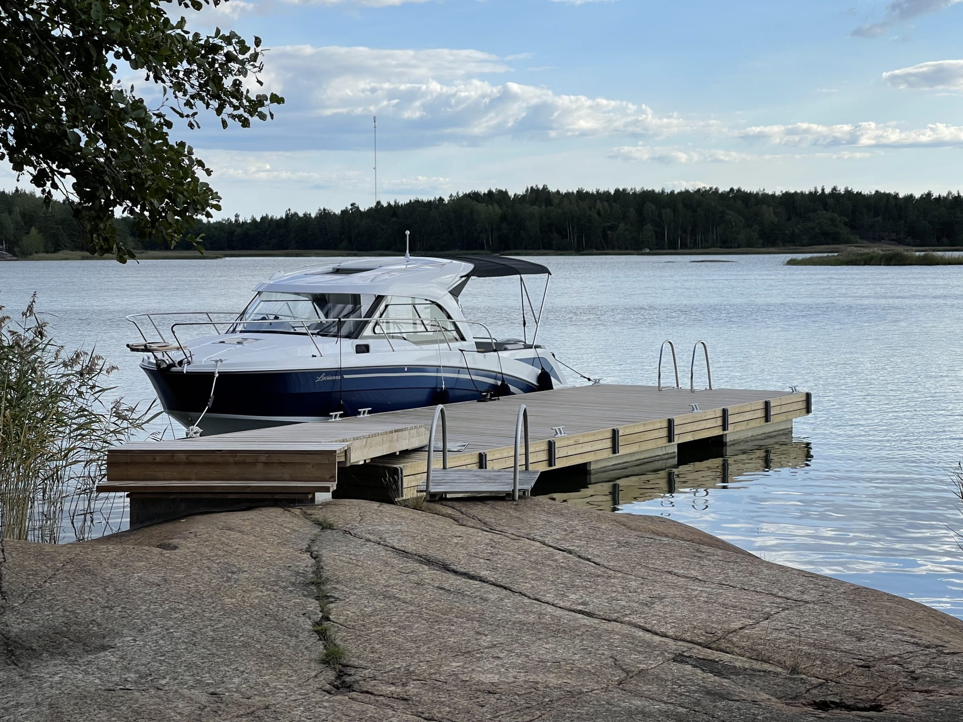 Voit tulla huvilalle myös omalla veneellä Voit tulla huvilalle myös omalla veneellä