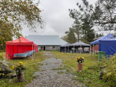 Metsäkansa old barnyard for meetings and events