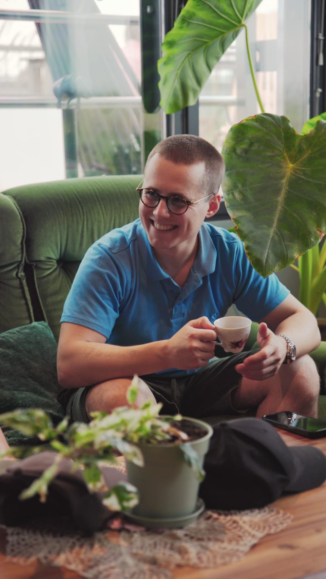 Hymyilevä mieshenkilö