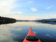 Paddla kajak i havsviken