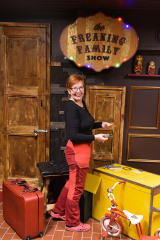 Sirkustähtien pukuhuoneessa paljastat pulmia, luot koodeja ja avaat lukkoja!