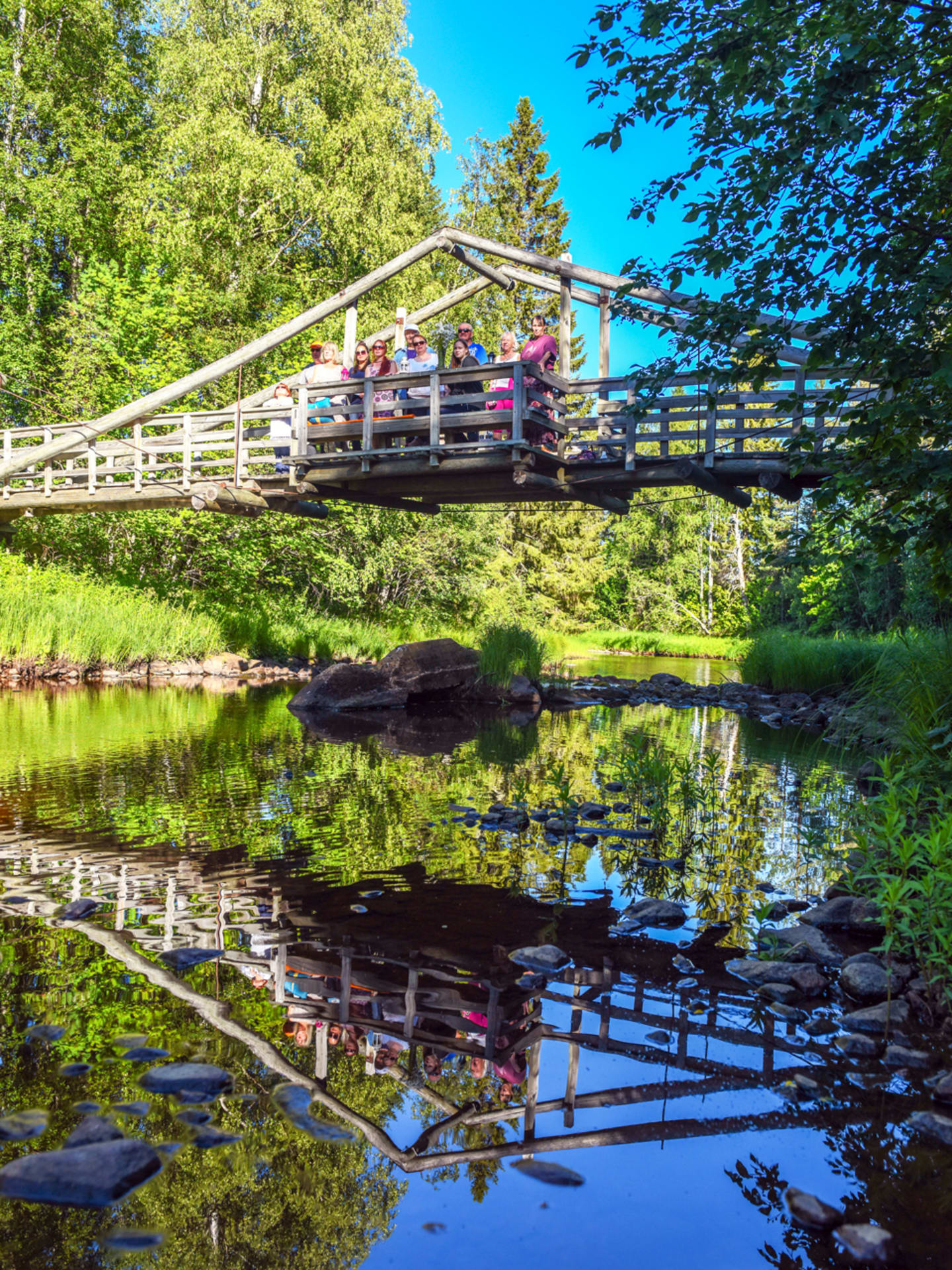 The beautiful riverside and bridges of Temmes