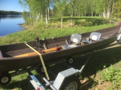 Täysvarusteltu jokivenevuokraus trailerilla