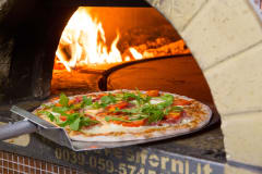 Rosso pizza oven with real fire
