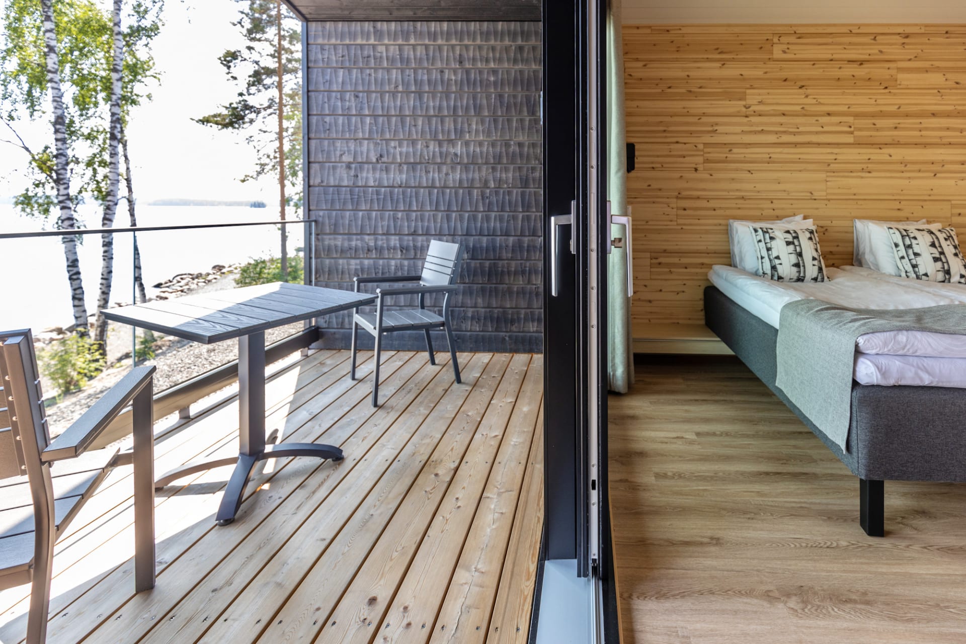 Lakeside suite 