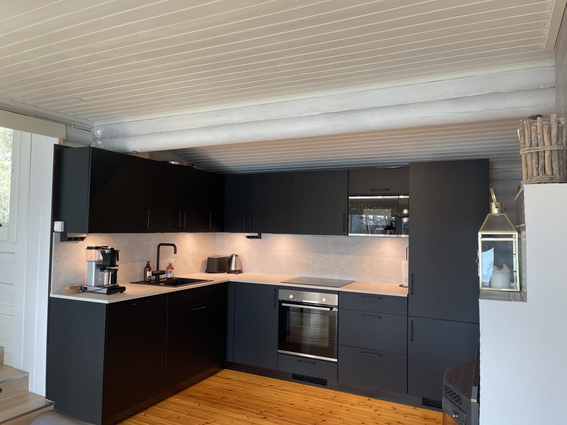 Keittiö on täydellisesti varusteltu 8 henkilölle Keittiö on täydellisesti varusteltu 8 henkilölle