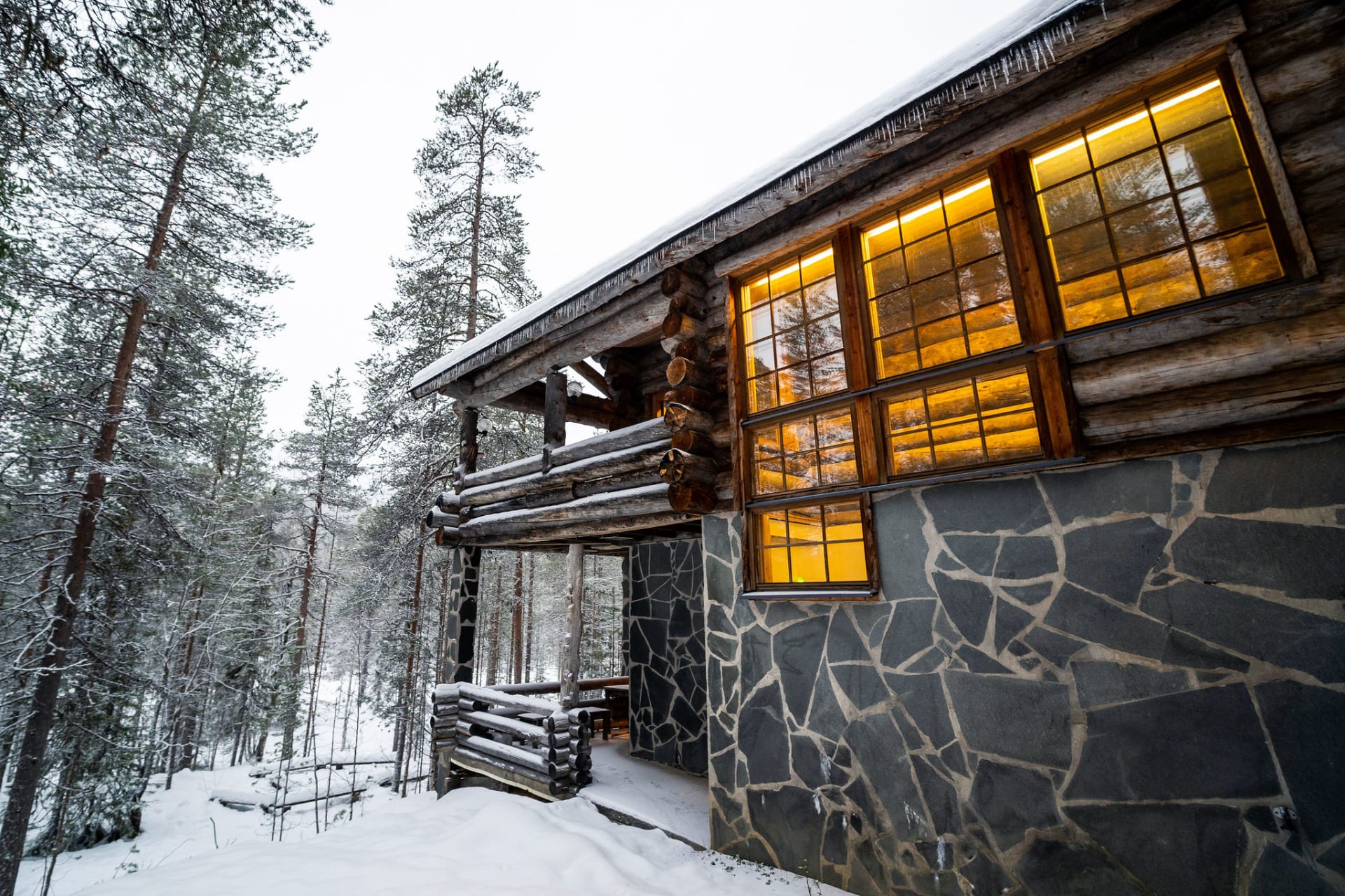 Log cabin in the winter