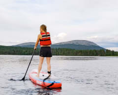 SUP boarding on lake Äkäslompolo