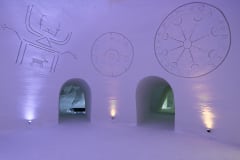 Lapland Hotels SnowVillage: Jäänäyttely, lumisviitit ja jääravintola
