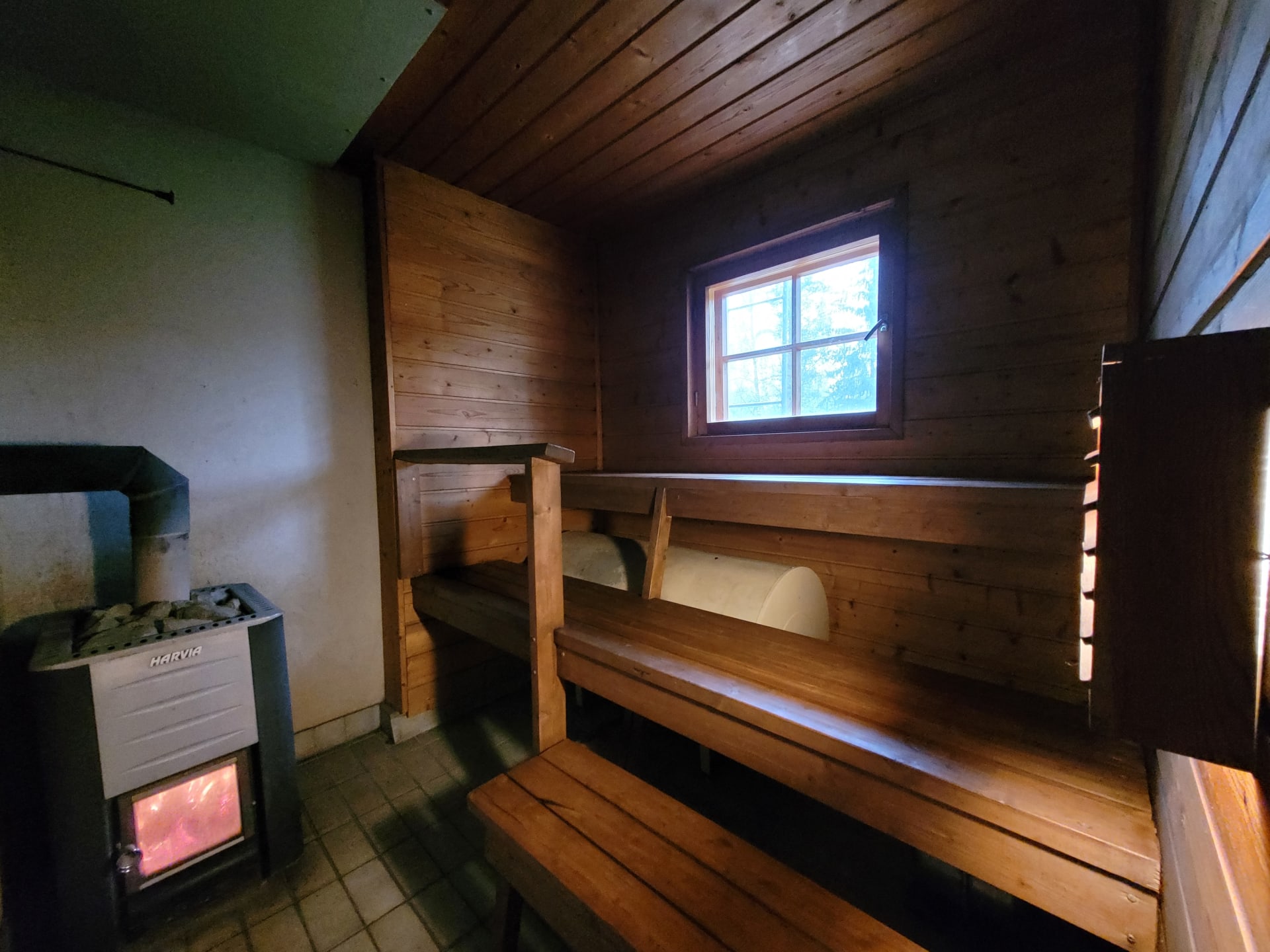 Puulämmitteinen sauna/ Wood-burning sauna