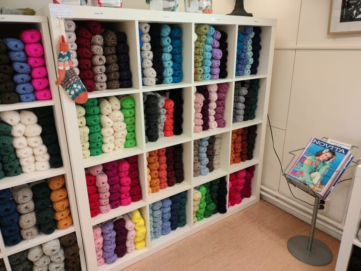 Kuutostiimi käsityö- ja lahjamyymälä Raahessa.