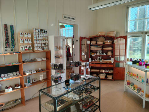 Kuutostiimi käsityö- ja lahjamyymälä Raahessa.