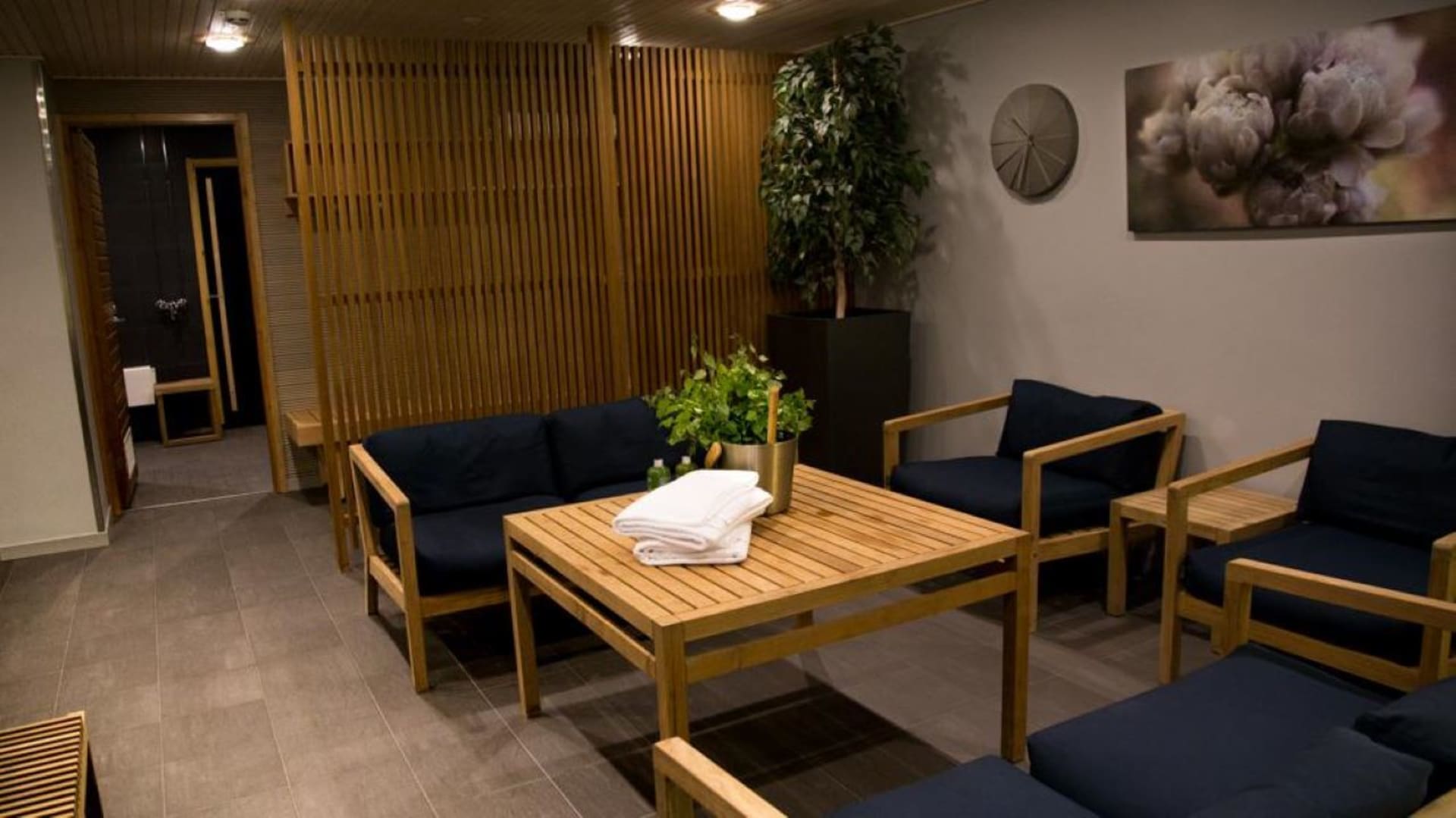 Private sauna lounge