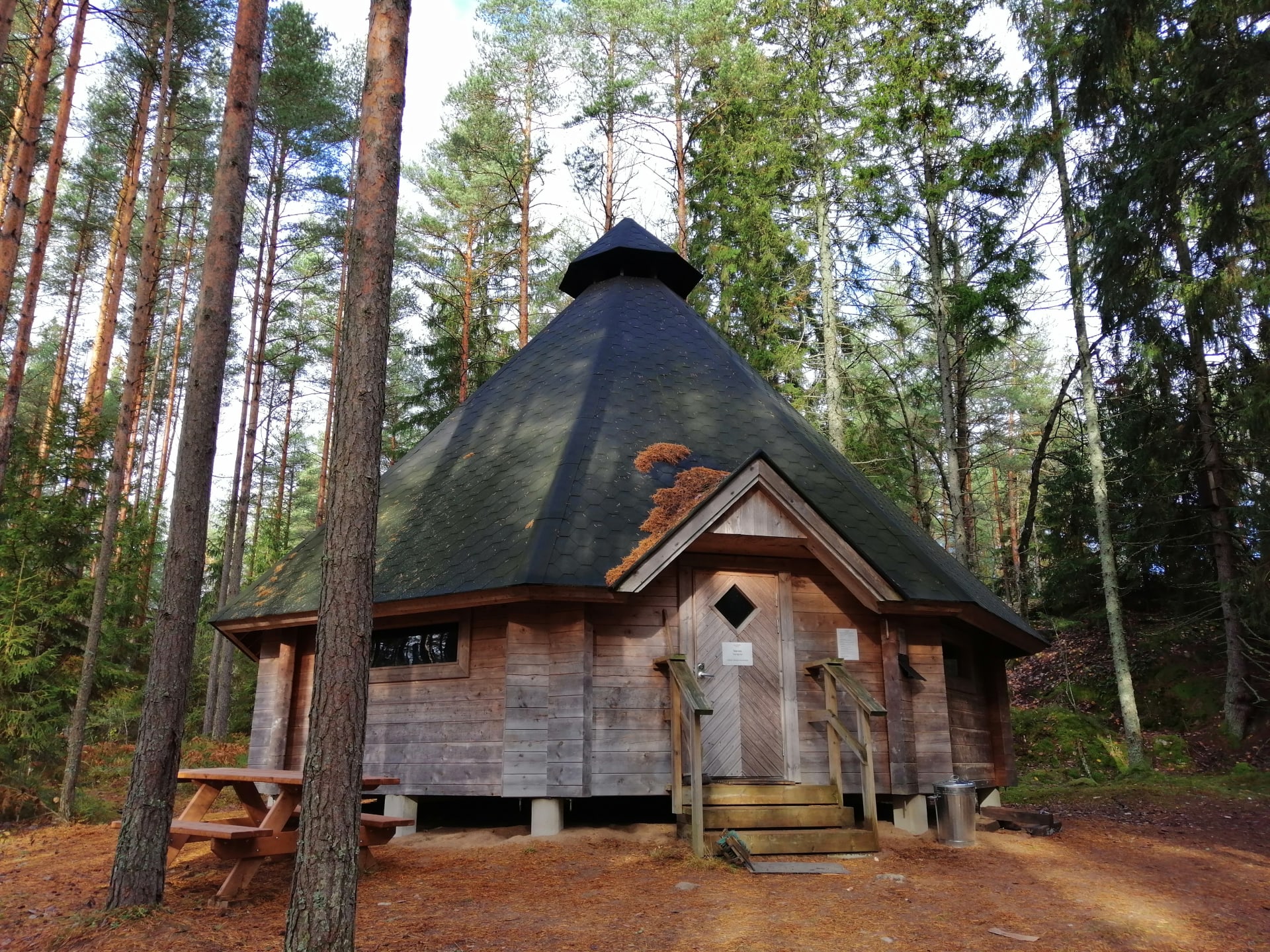 Forest hut at lake Matildanjärvi