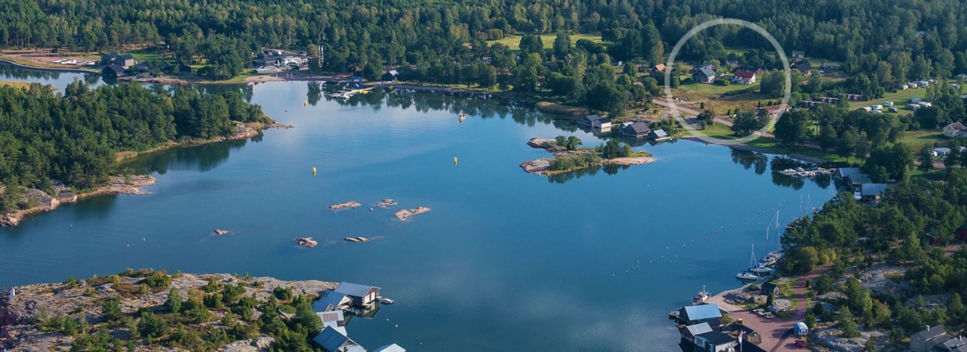 Two of our cottages are located in the middle of idyllically Käringsund.