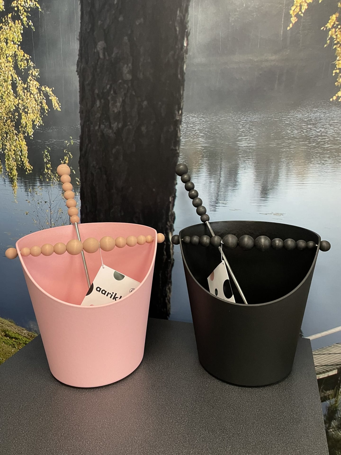 Löylykauhat ja löylykiulut kuuluvat myymälämme tuotvalikoimaan.