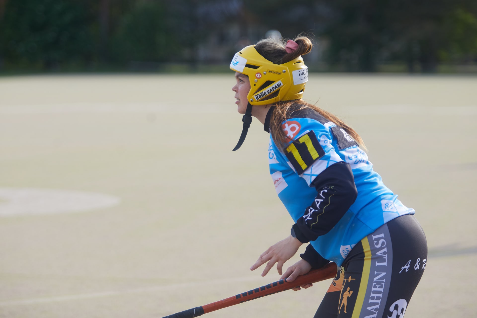 Pesäpalloilija jokeripaita päällä.