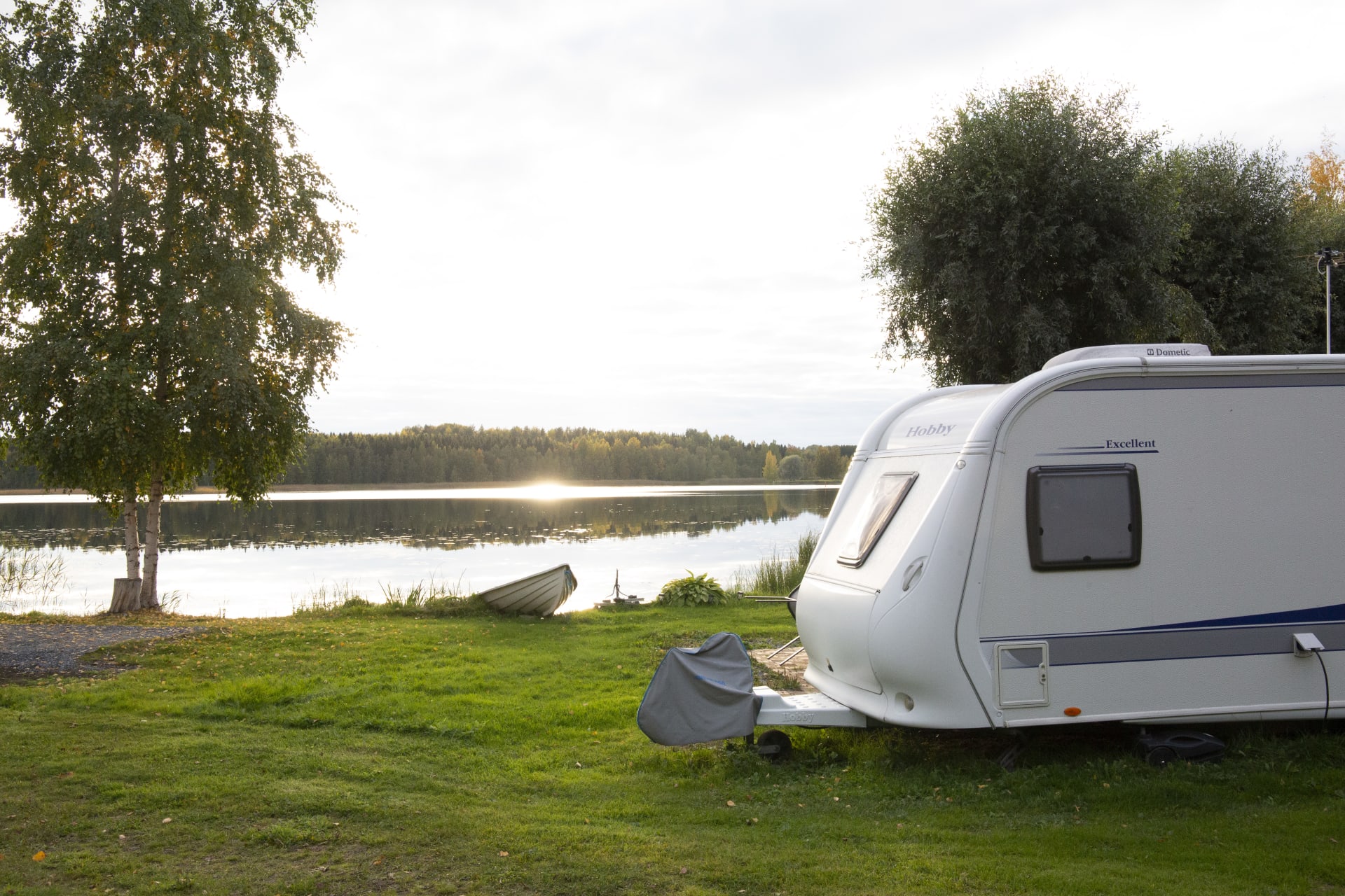 Karavaanipaikat Päijänteen rannalla.