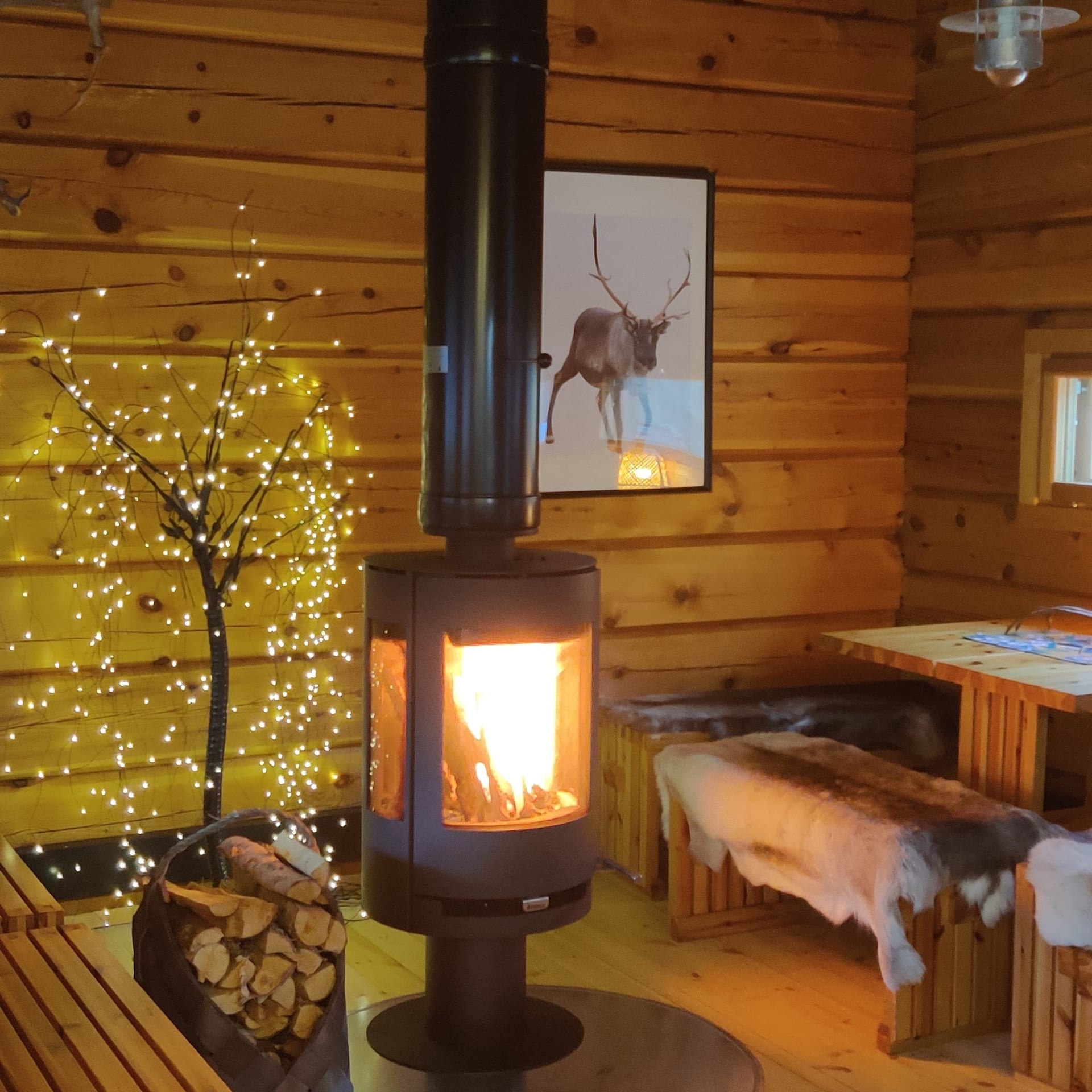 Kahvilan takassa tuli