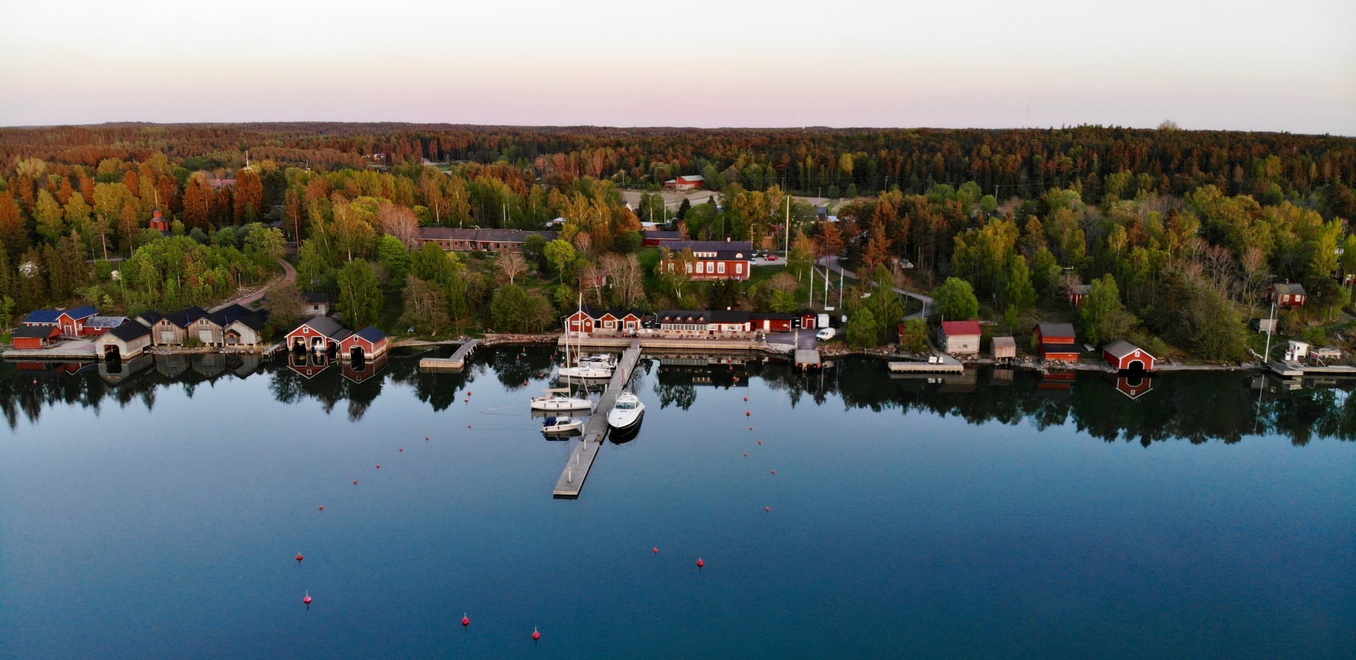 Näsby guestharbour and GrillCafé Skagen seen from above