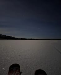 Koe talven rauha lumikenkäillen tai liukulumikenkäillen.