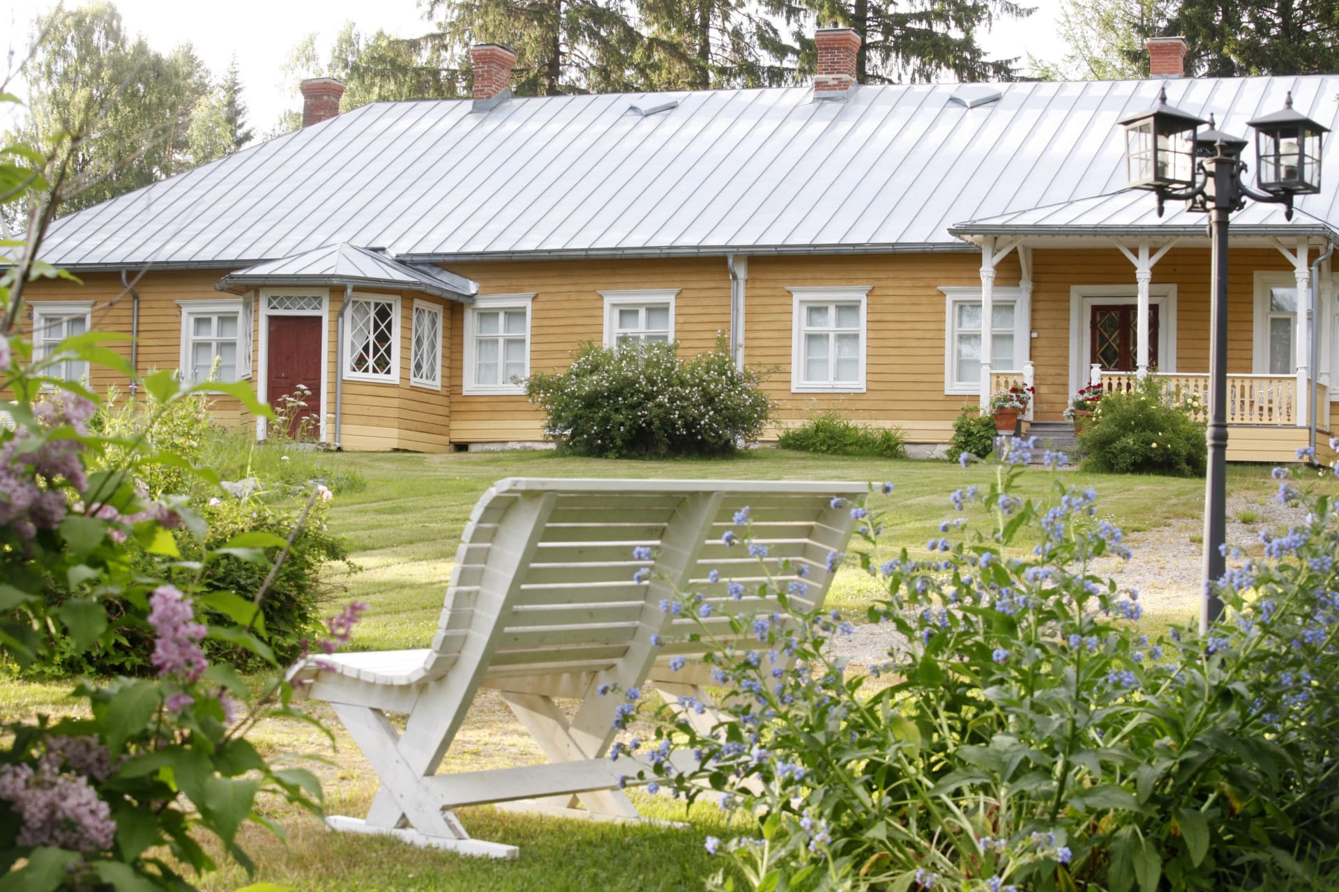 The main building and the park of the Möhkö Ironworks