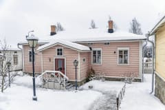 Kuparisepän talo Toivolan vanhalla pihalla