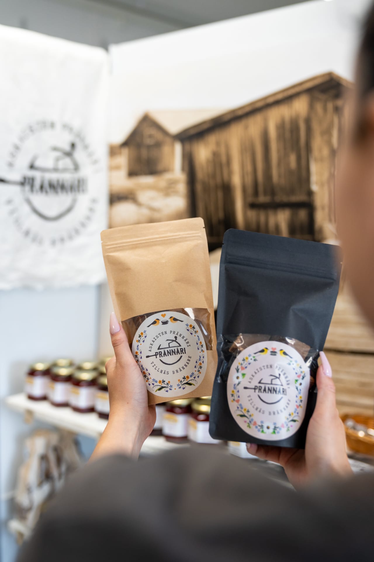 Great place to stop for local souvenirs and delicacies, like coffee from a local roastery Great place to stop for local souvenirs and delicacies, like coffee from a local roastery