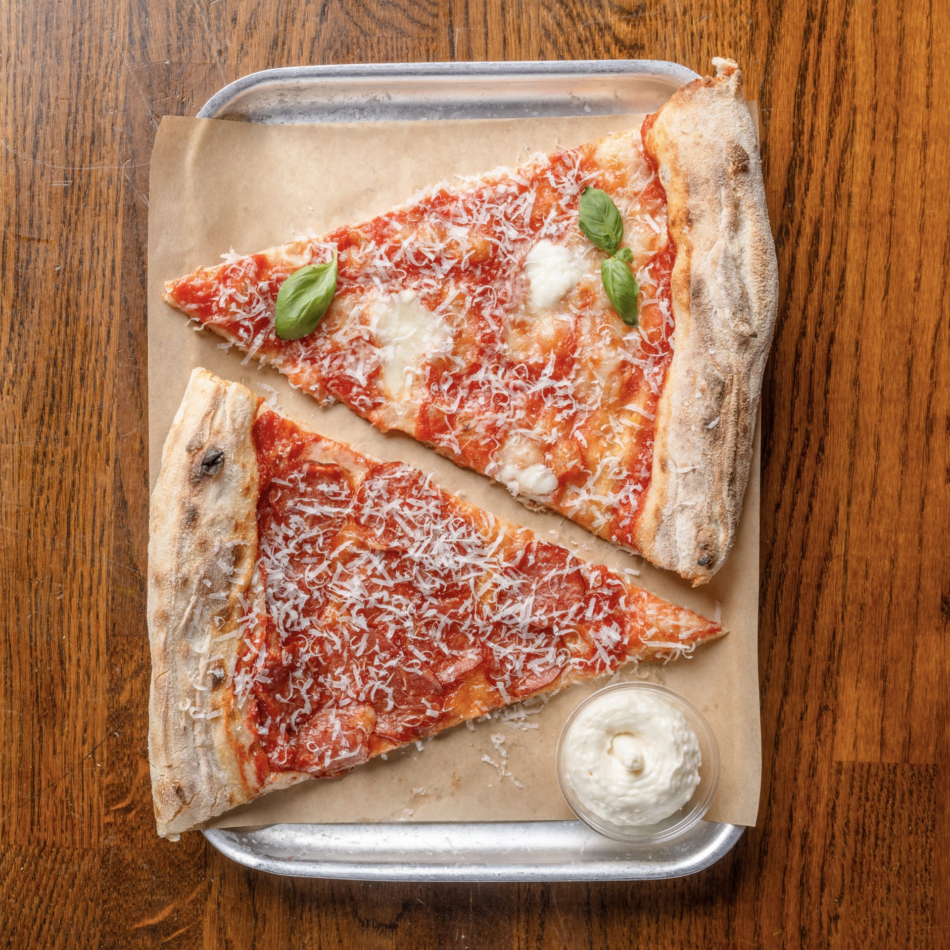 Pari slaissia pieneen nälkään dipin kera.