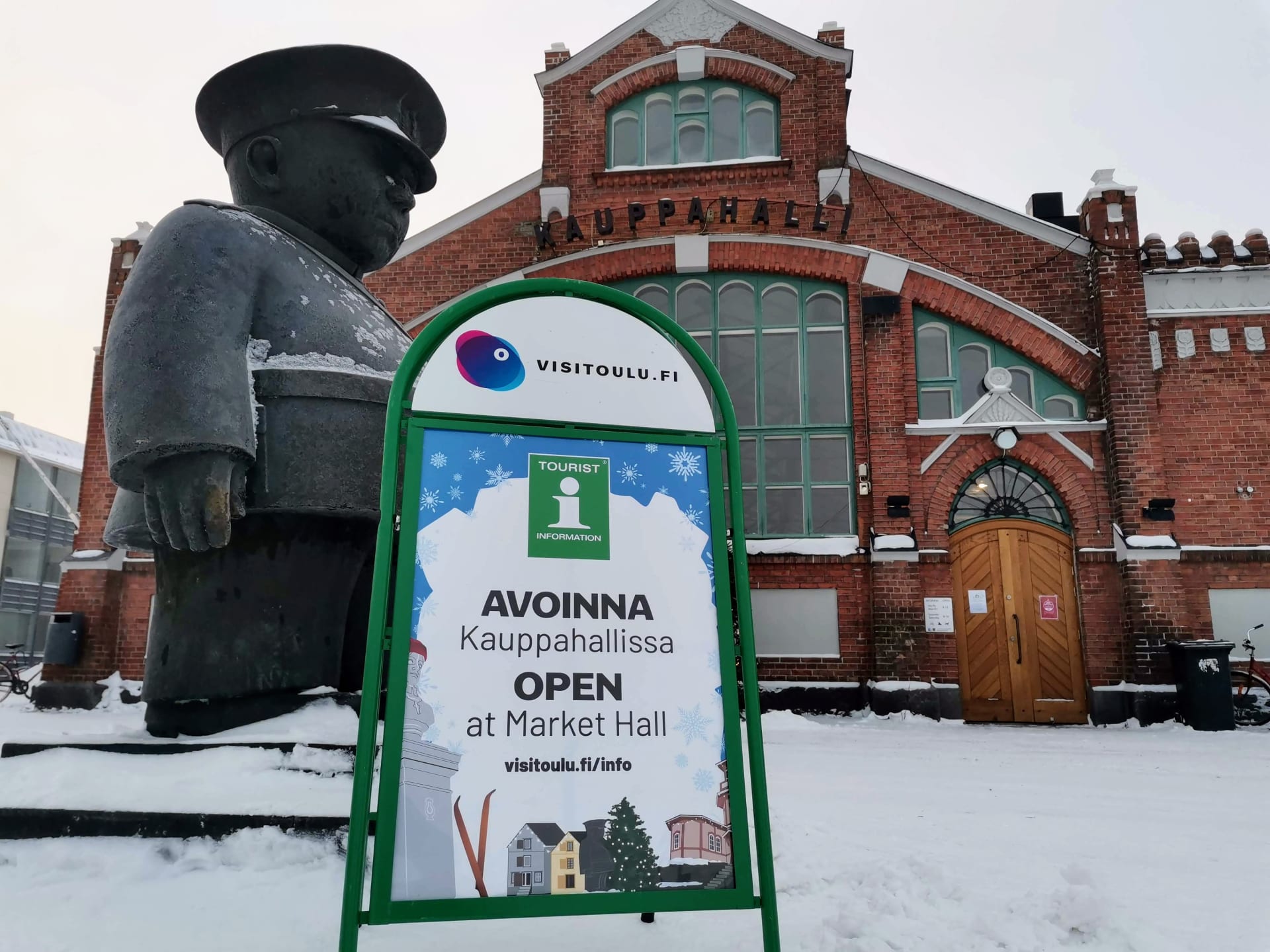 Tourist info sign in winter in front of Toripolliisi