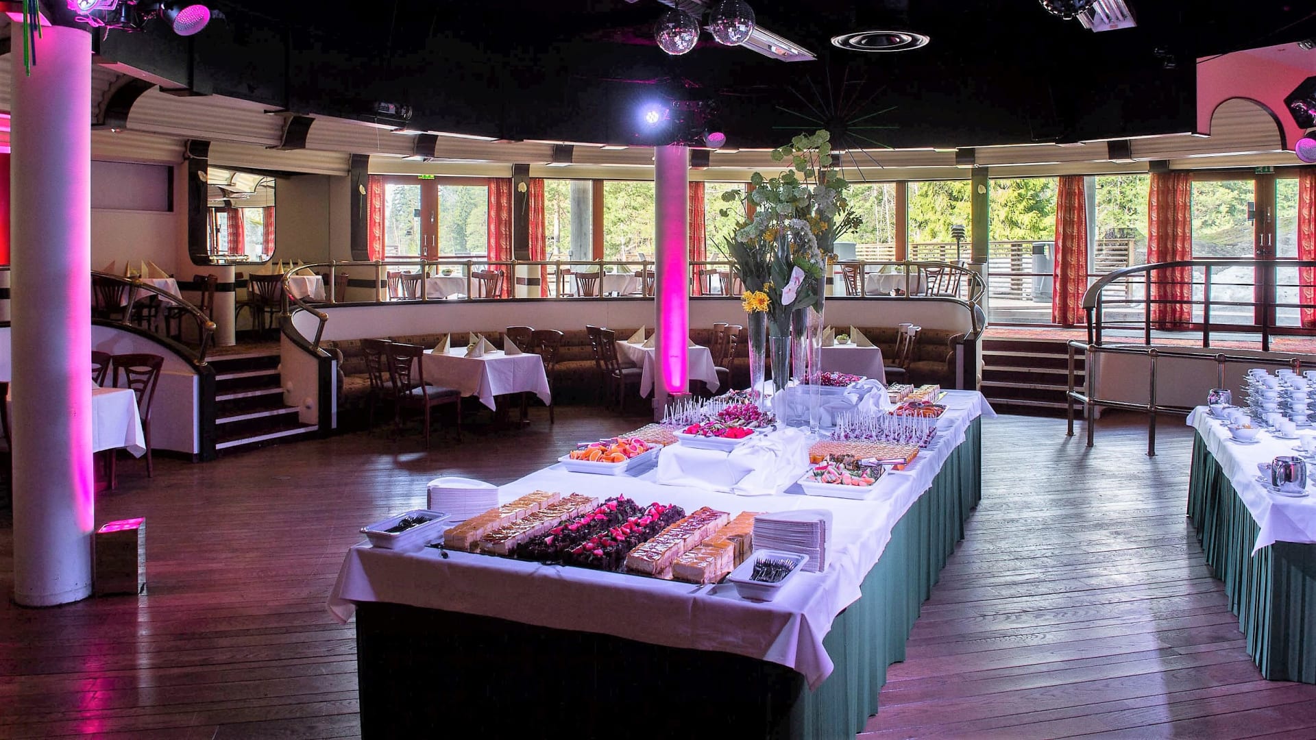 Club restaurant