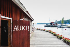 Kesäteatterinäytöksen ohessa voi ruokailla Sahanlahden lähiruokaravintoloissa.