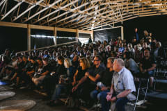 Sahanlahden elämysverstas toimii kesäteatterin, stand-up -iltojen sekä Lähellä-konserttien tapahtumapaikkana.