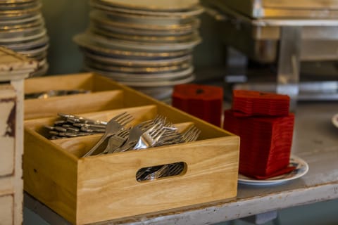 Rannikon ruokapöytä -kesäbuffet Langin Kauppahuoneella kesälauantaisin