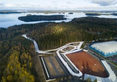 Ilmakuva ensilumenladusta Ukonniemi-stadionin ympäristössä.