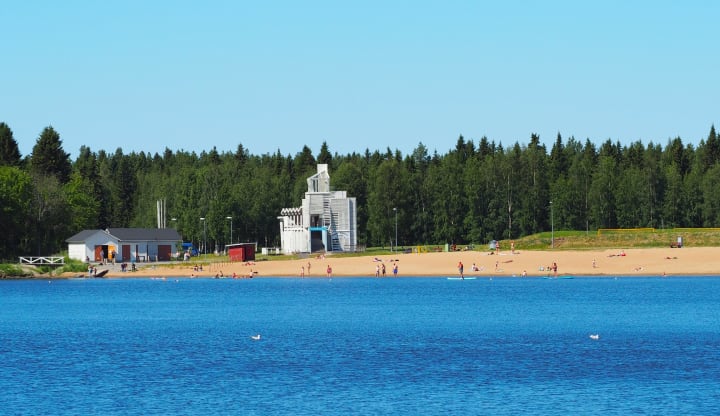 Pikkulahden ranta kaupungista päin