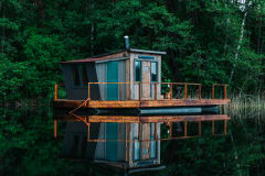 Kelluva sauna saimaalla. Floating sauna exterior in Lake Saimaa.