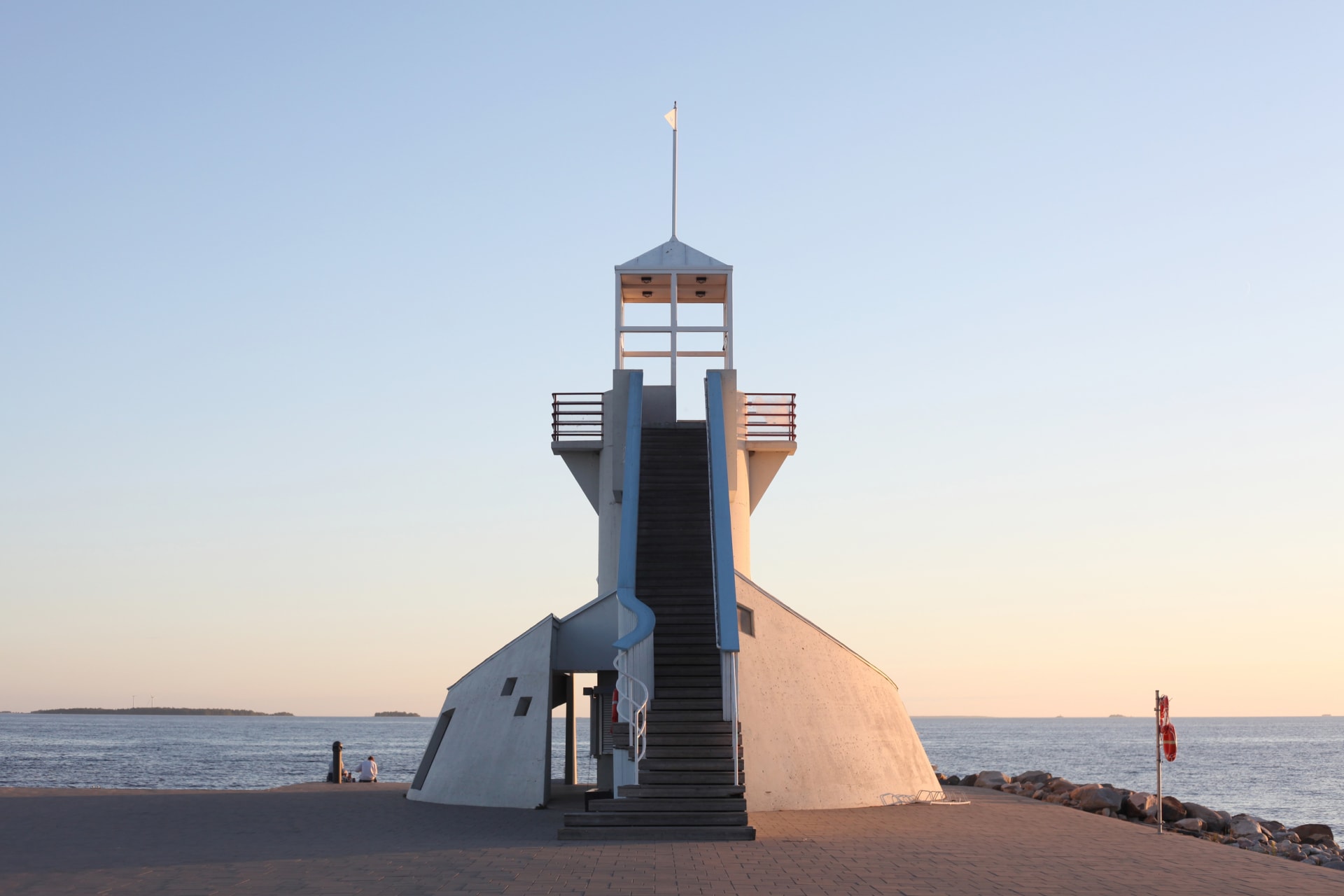 Front of Nallikari Lighthouse.