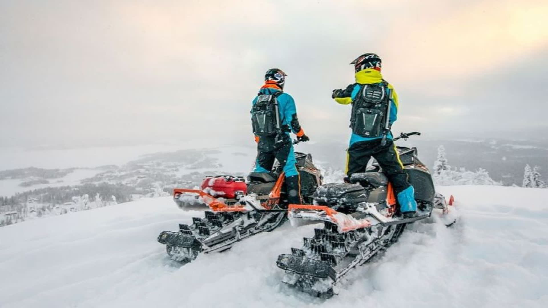 Snowmobile tour