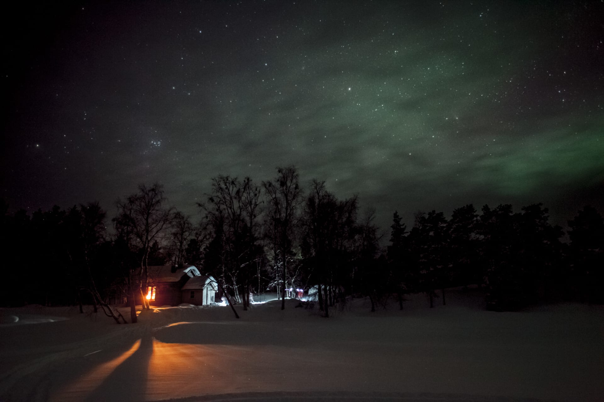 Northen Lights above cottage 