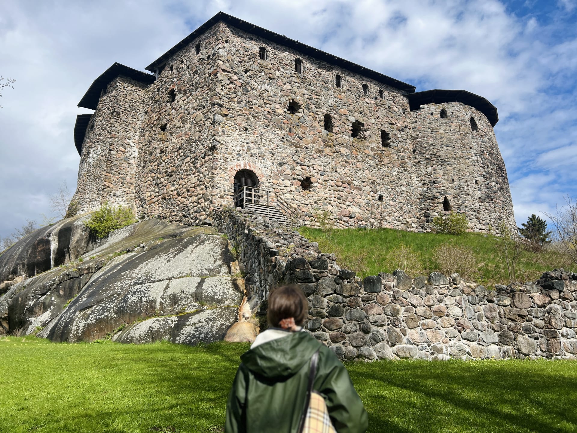 Stones & Slices: Explore Raasepori Castle Ruins & Ekenäs Old Town with Pizza Tasting from Helsinki