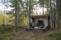 Campfire trek to Tetriniemi lean-to shelter at Niemilomat