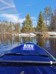 Keväällä melomassa