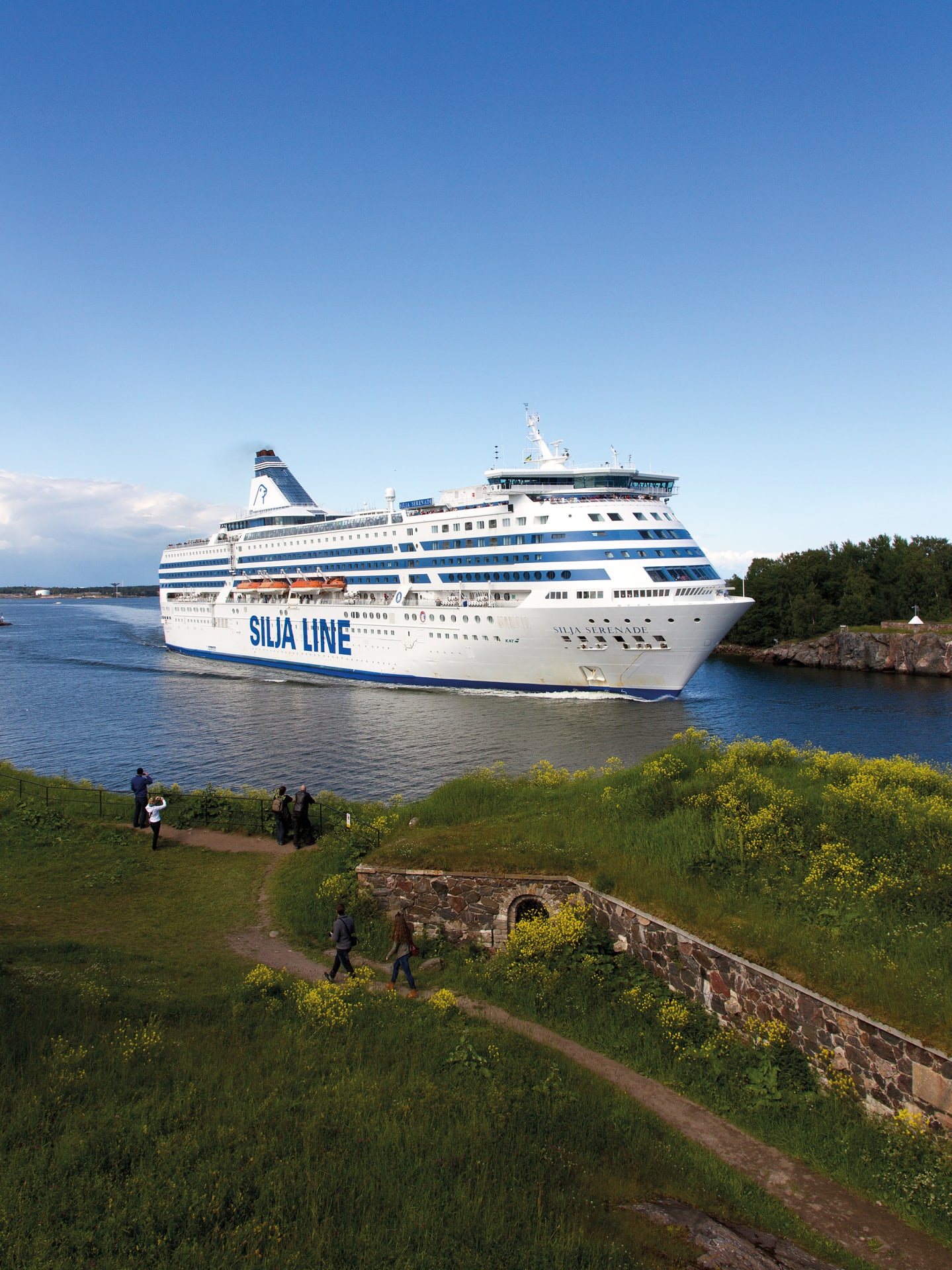 Silja Serenade passing by Suomenna Sea Fortress
